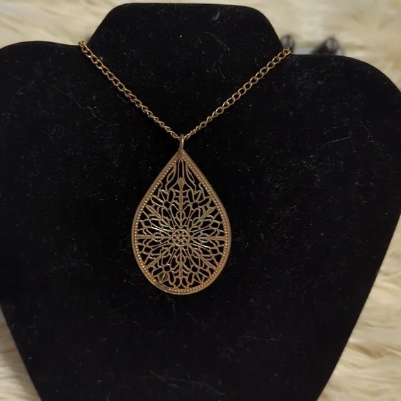 Necklace - Picture 1 of 1